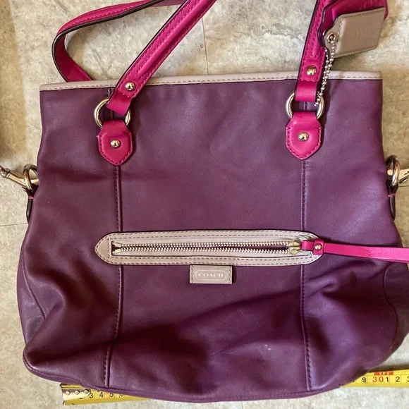 Coach Daisy Spectator Purse. - Picture 3 of 6